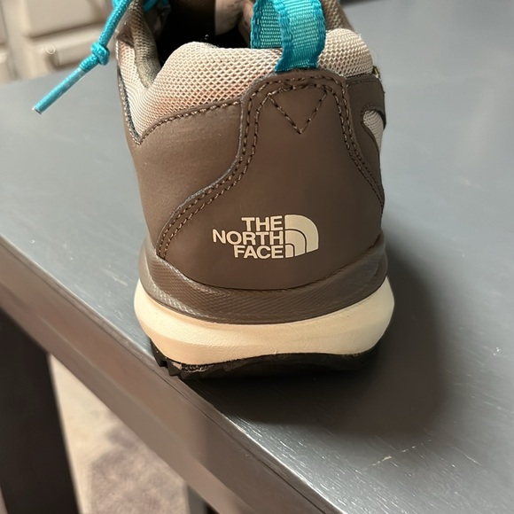 The North Face. Women’s size 8.5 tennis shoes. Grey and teal. Worn twice. - Picture 6 of 8